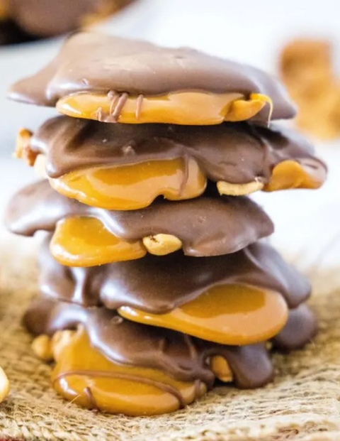 Holiday - Milk Chocolate, Caramel Cashew Clusters KFP